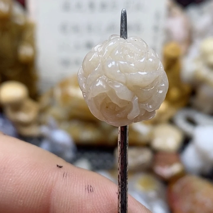 颈饰未镶嵌硅化珊瑚（珊瑚玉）