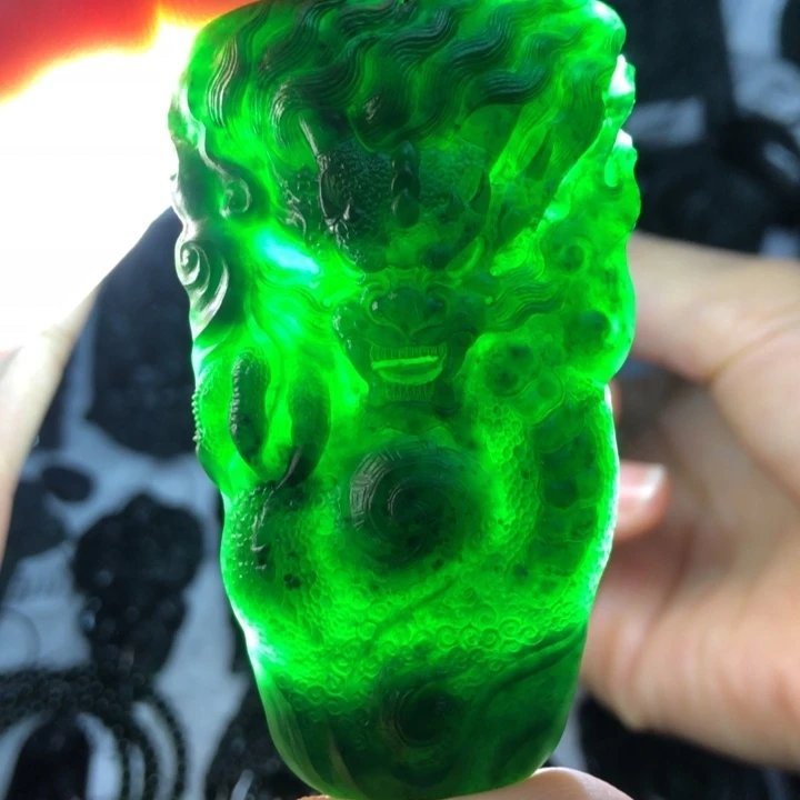 定制翡翠未镶嵌随形龙