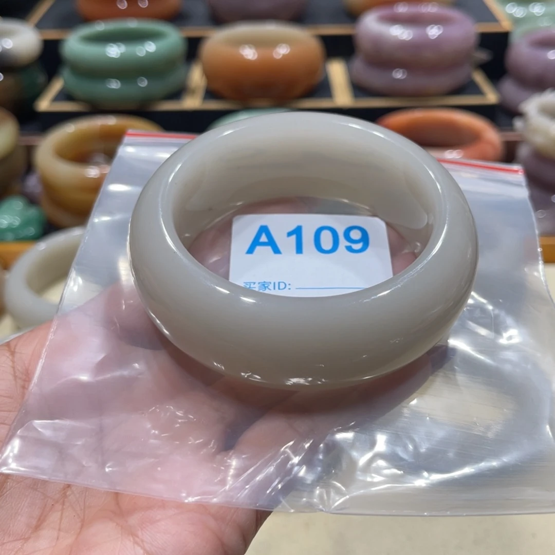 未镶嵌手镯石英岩玉