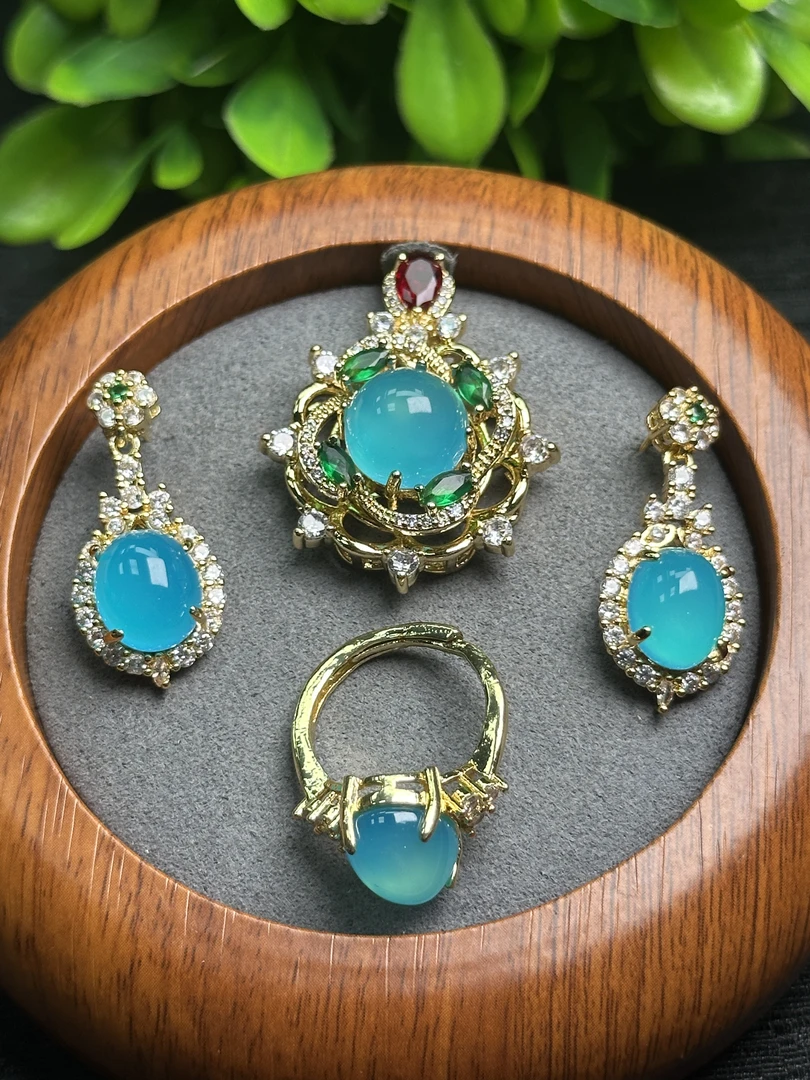 A5041天然珠宝天空之石玛瑙蓝色套盒