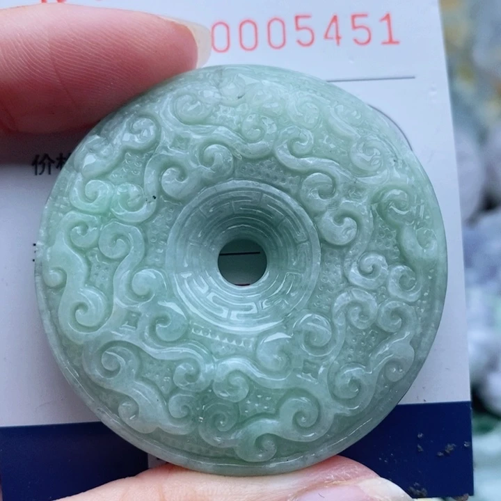 翡翠未镶嵌颈饰一