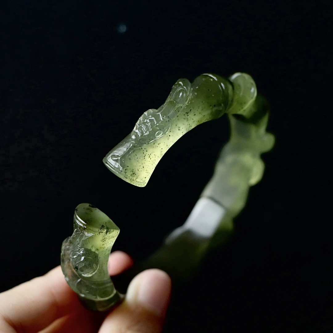 Nanya/南亚手工雕刻蛇抱玫瑰岫玉蛇镯多样性发一原创设计可定制