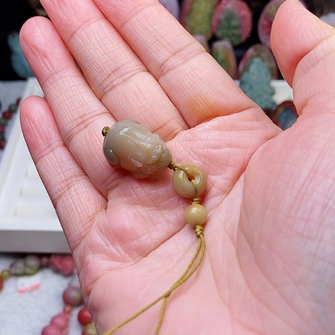 未镶嵌石英质玉（盐源）珠宝半成品