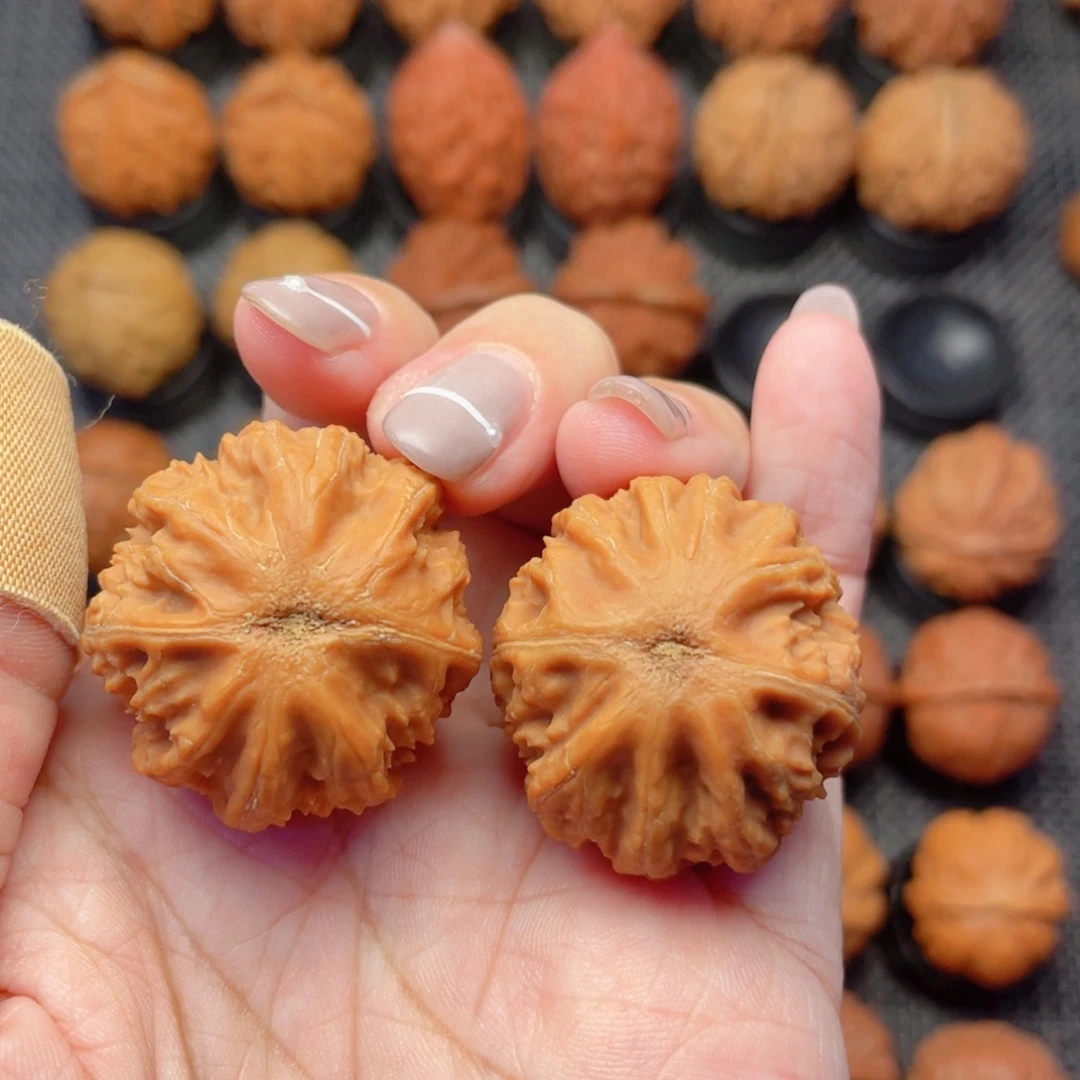 过***烟文玩核桃把件绣球