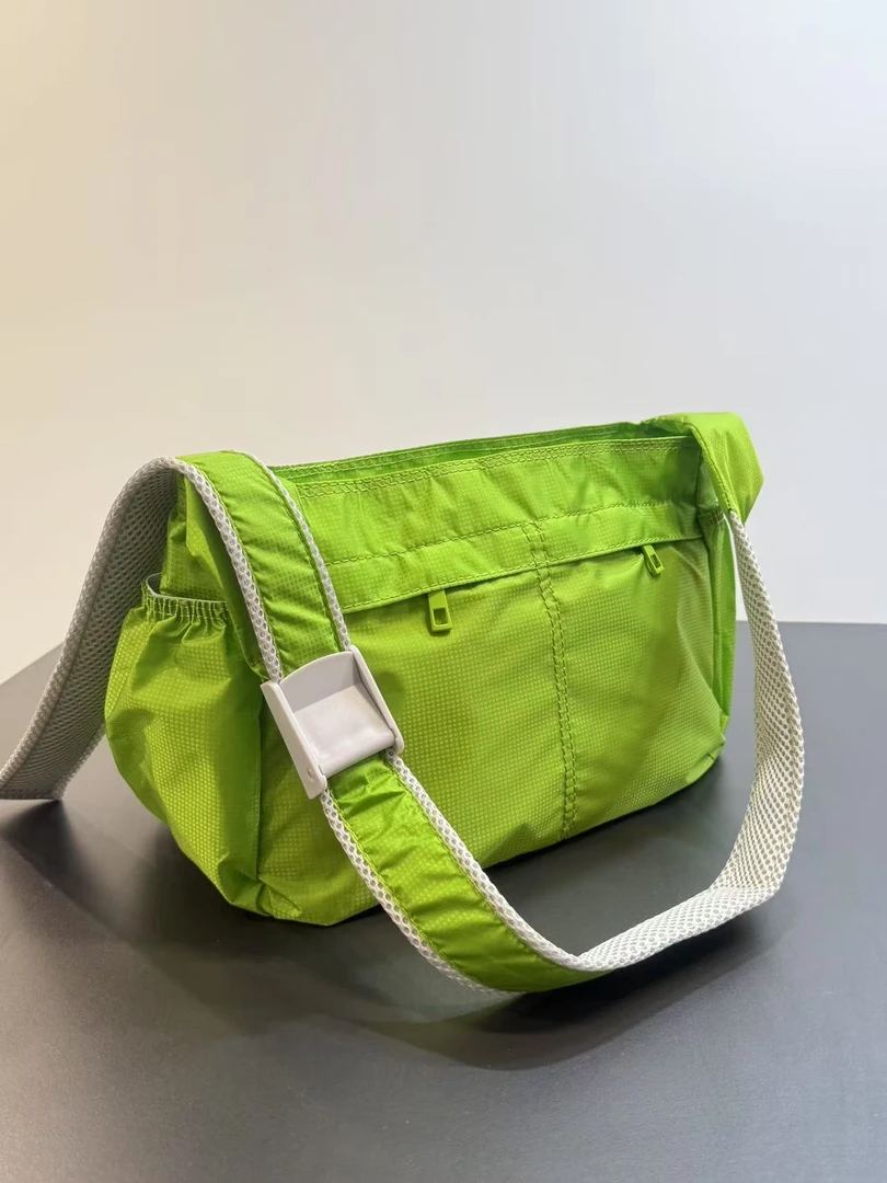 防水牛津布大容量通勤包单肩斜挎托特饺子包运动男女潮流百搭通勤