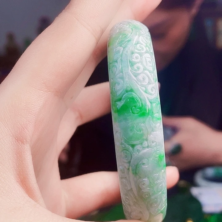 翡翠未镶嵌手镯多样性
