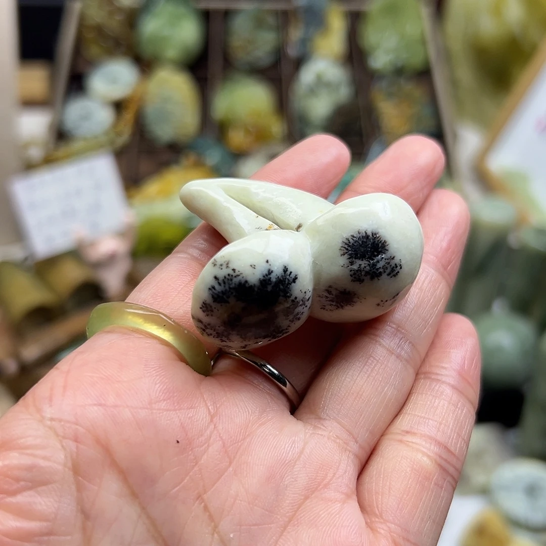 岫玉未镶嵌颈饰辽阳水草蘑菇