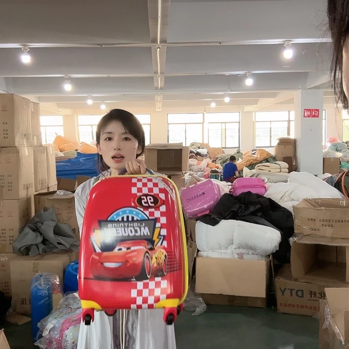 绵羊皮（革）红色汽车款行李箱瑕疵四轮