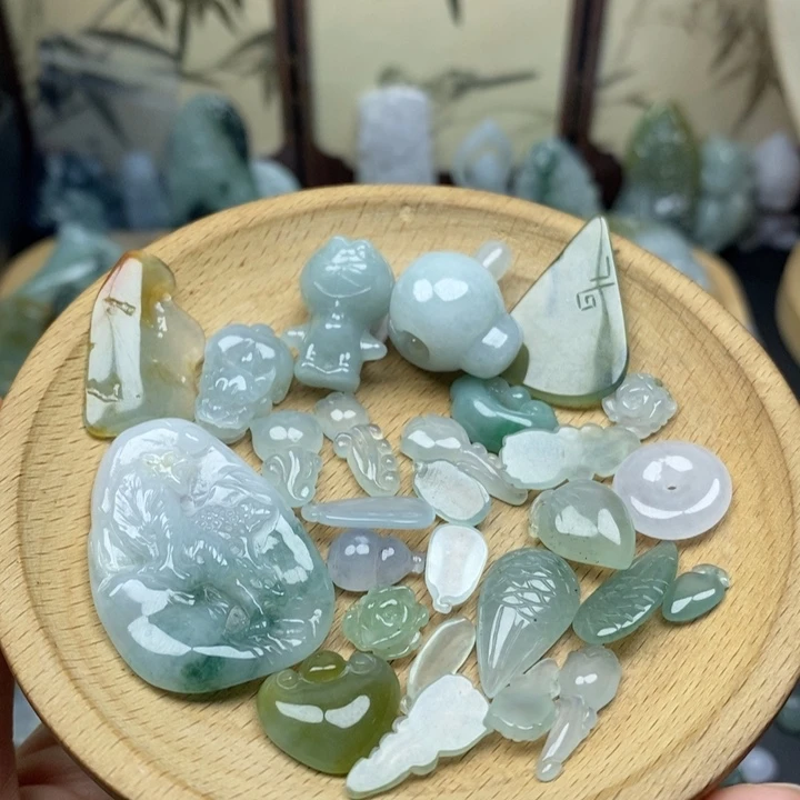 翡翠未镶嵌颈饰配饰一个