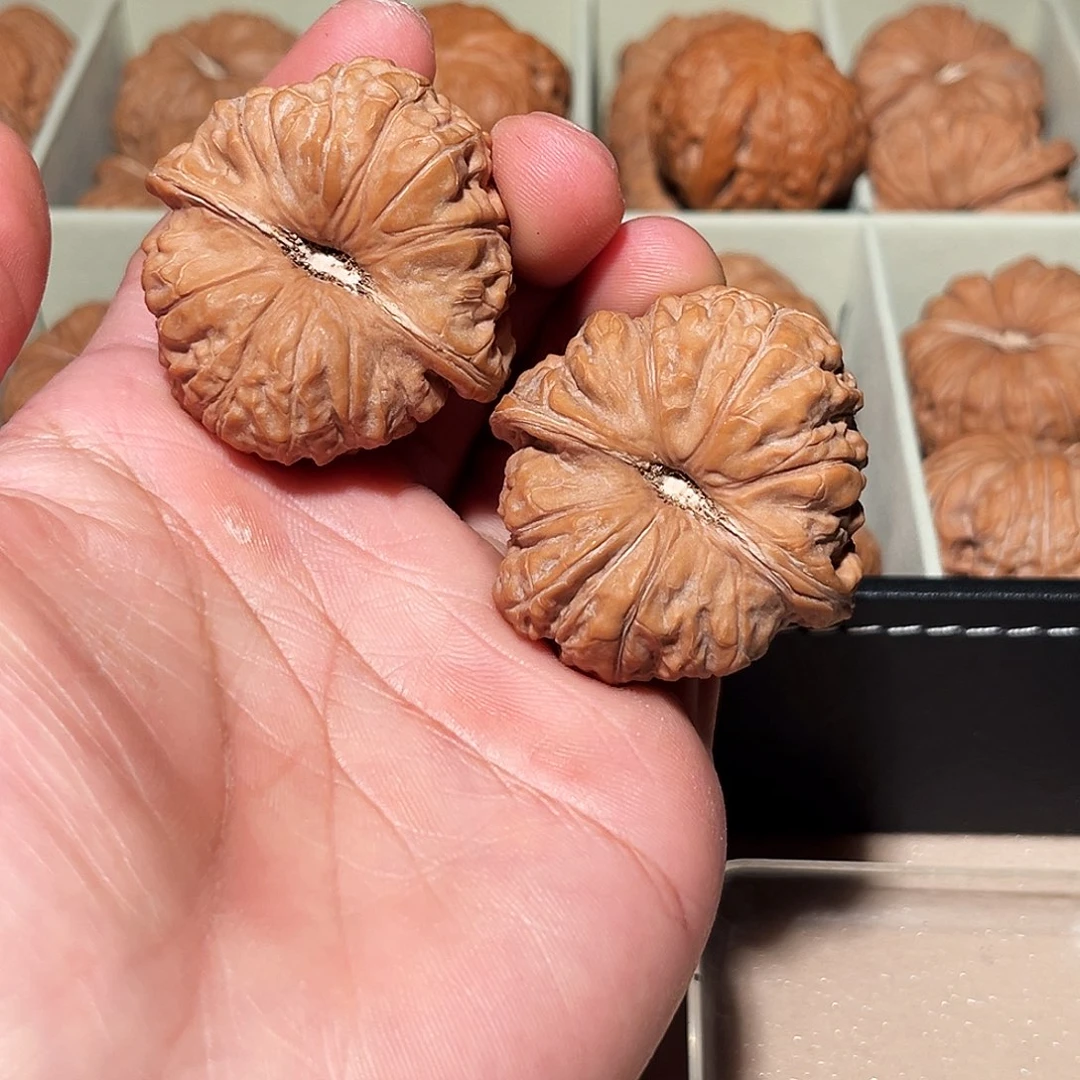 呦***呦吊坠文玩核桃086   呦呦呦