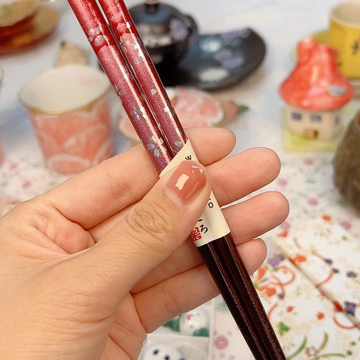 瓷片听**容The first thing