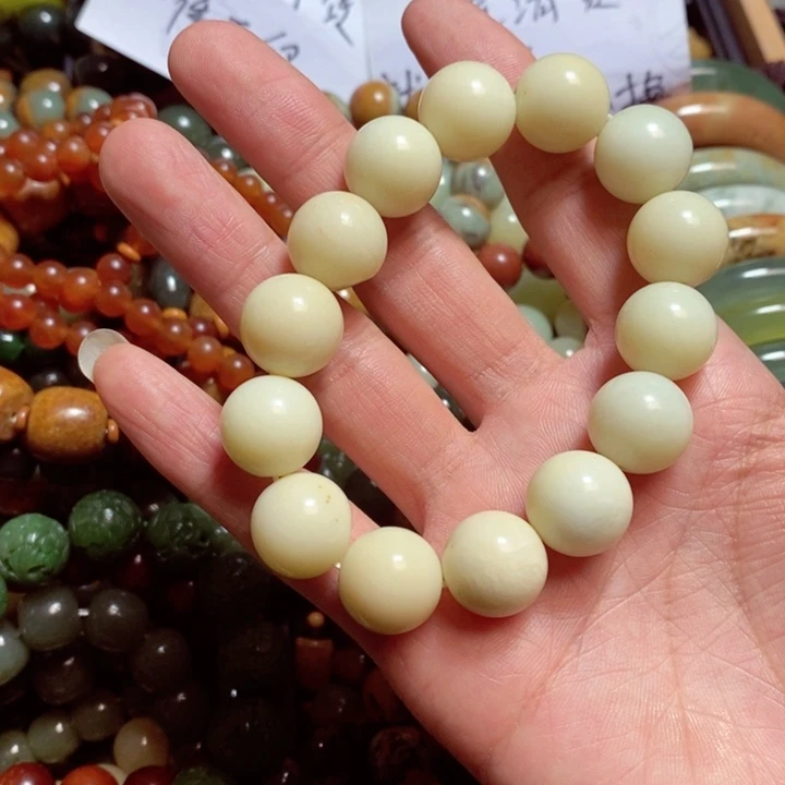 岫岩河磨玉（透闪石质玉）手链未镶嵌