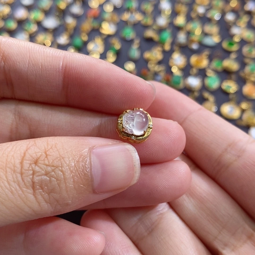 姽***糊颈饰18K金镶嵌翡翠翡翠