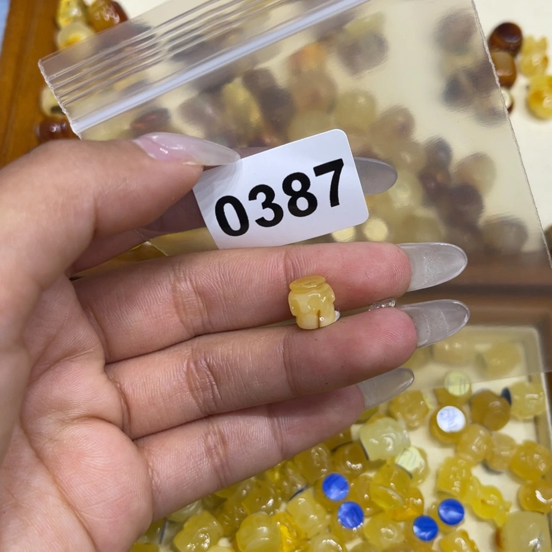 琥珀珠宝奇石未镶嵌