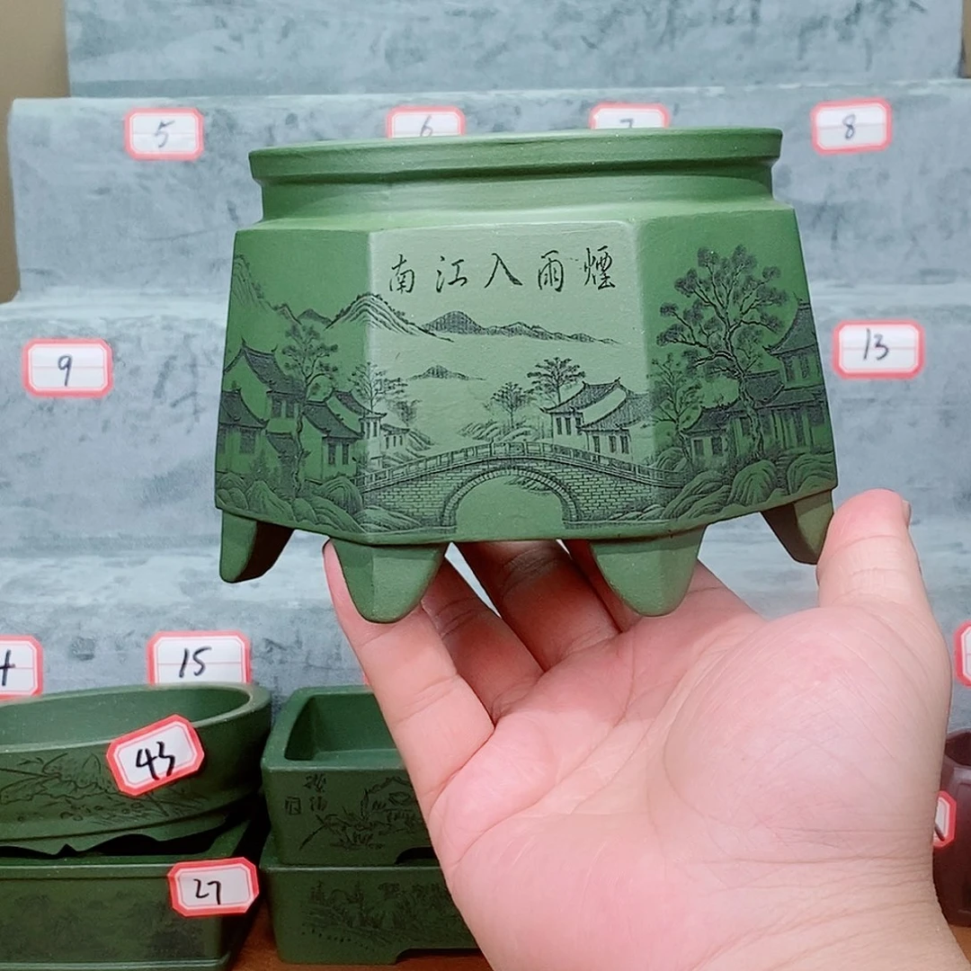 紫砂花盆我在看书