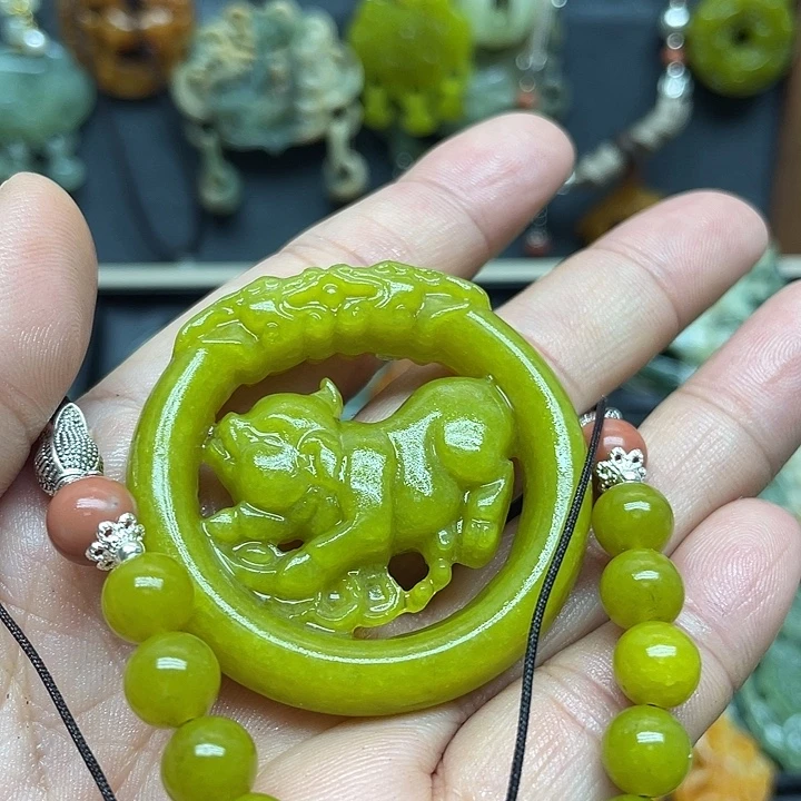 蛇纹石玉未镶嵌颈饰