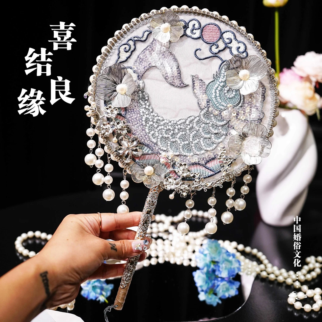 新中式秀禾晨袍小团扇新娘中式巴掌扇结婚扇子手持道具