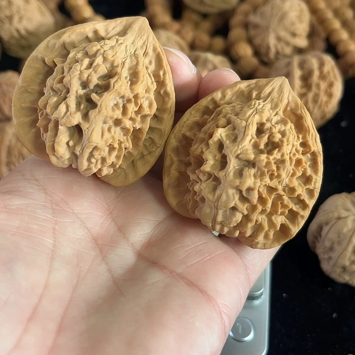 文玩核桃把件46左右微微瑕练手官帽，编号048