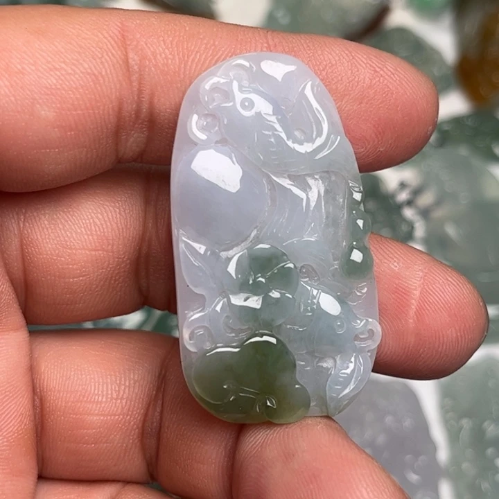 翡翠未镶嵌颈饰双鱼