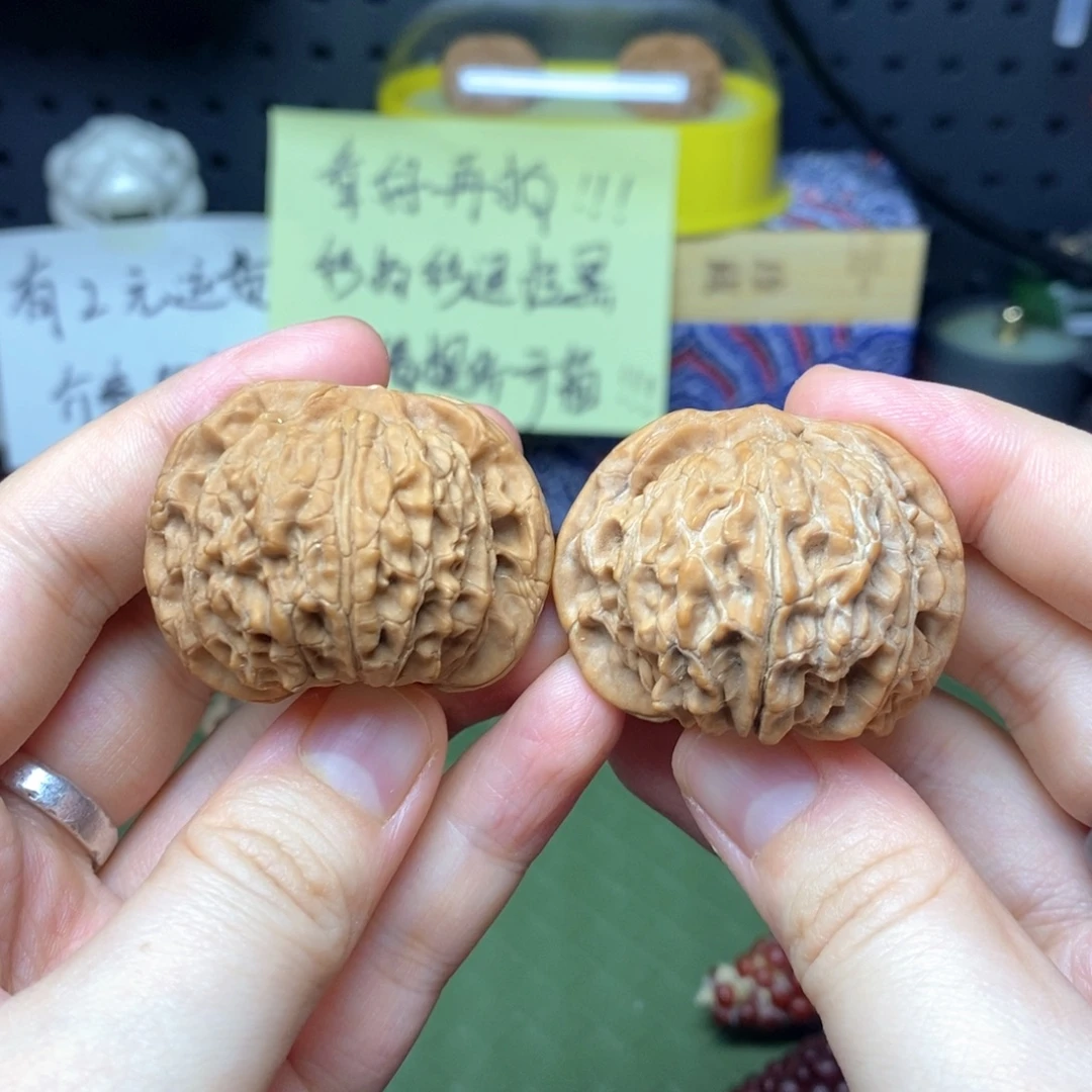 文玩核桃吊坠39平顶一物一图有浮黄