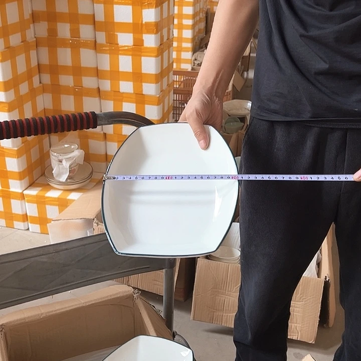 微瑕不退不换不补发  绿边水晶鱼盘2支