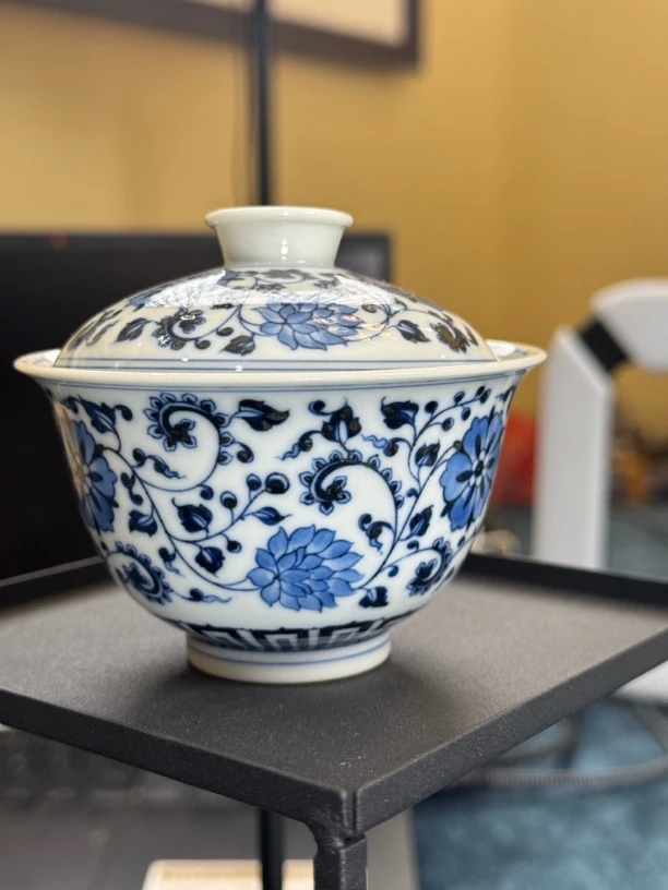 小楼听雨柴窑青花缠枝莲盖碗