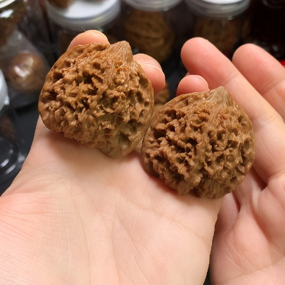 文玩核桃把件原桩满天星42