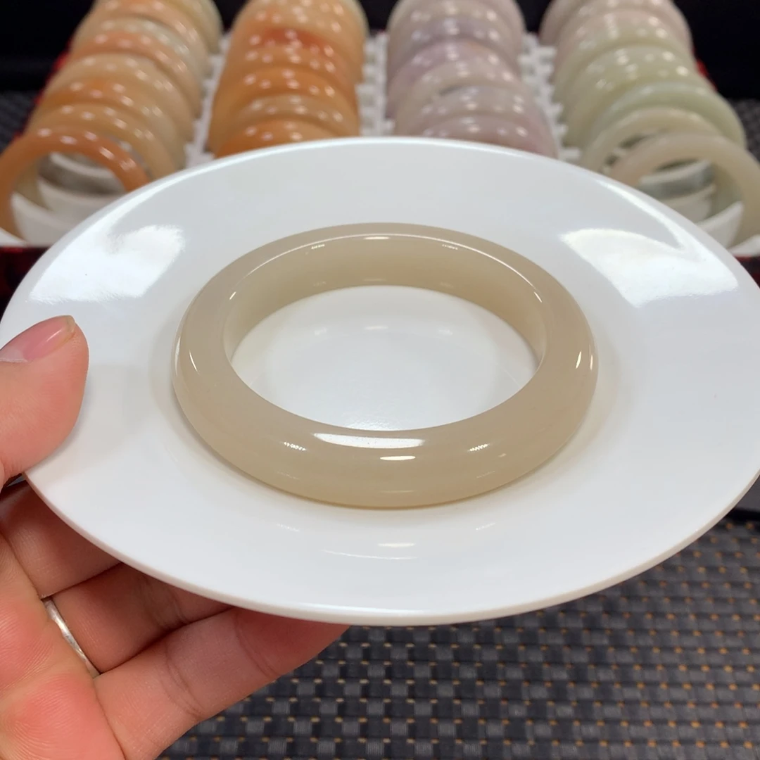 石英质玉（佘太翠）未镶嵌手镯漏61猪油膏7号