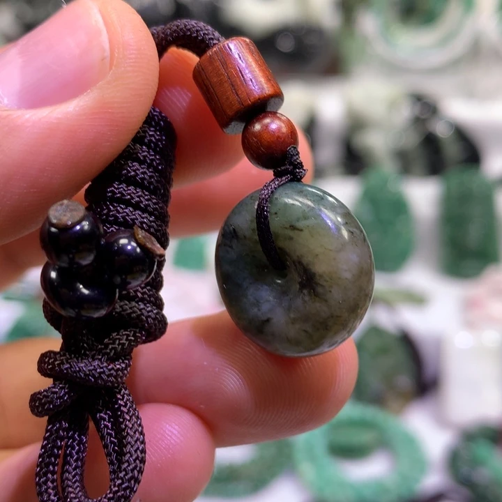 独山玉未镶嵌颈饰