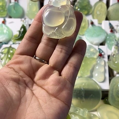 未镶嵌蛇纹石玉颈饰
