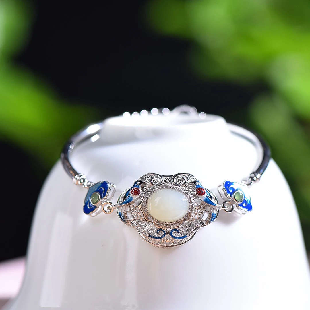 【名称】S925银镶嵌和田玉蛋面珐琅如意锁手镯【规格】8×12