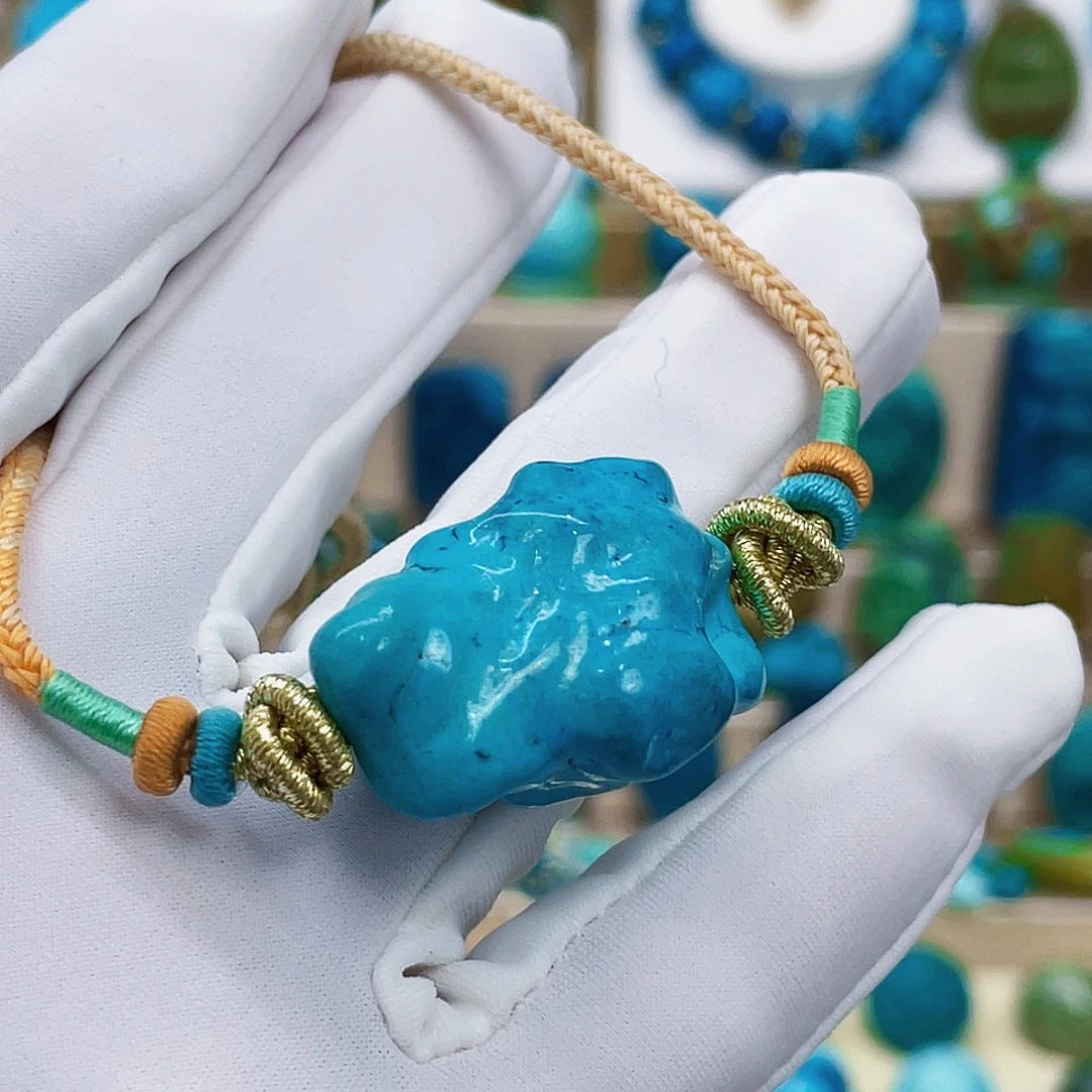 绿松石未镶嵌颈饰