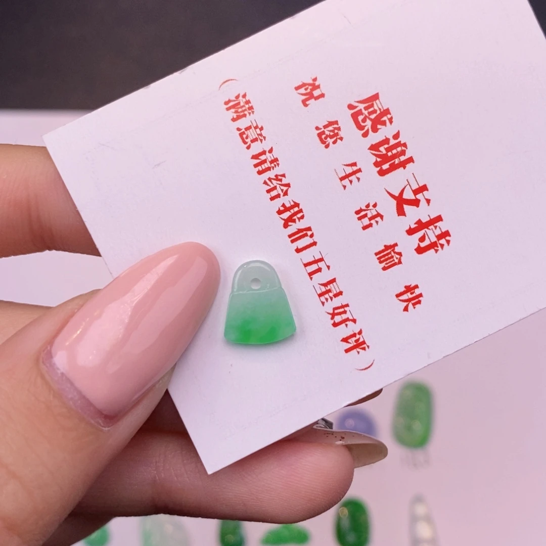 翡翠未镶嵌挂件裸石