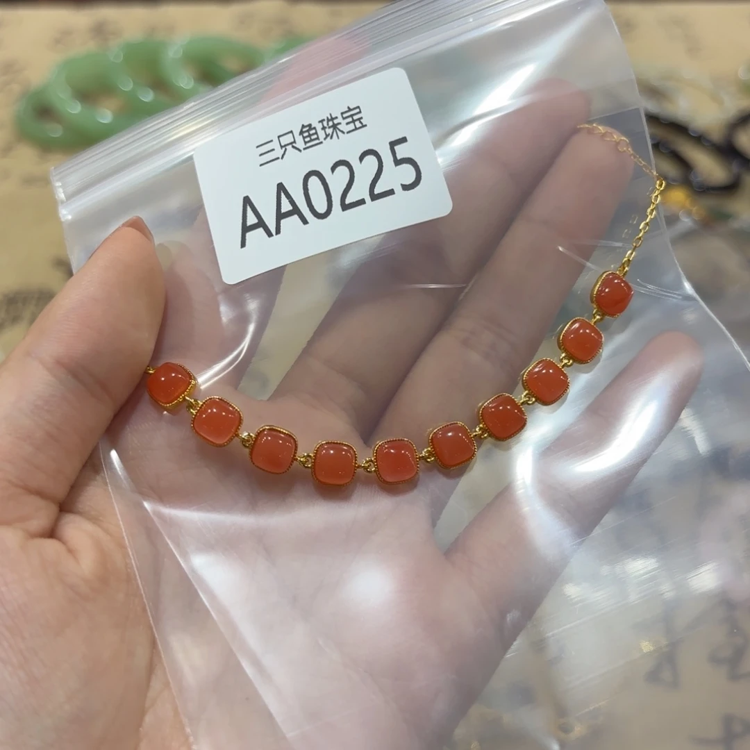 晓***孩玛瑙/玉髓银S925镶嵌手链