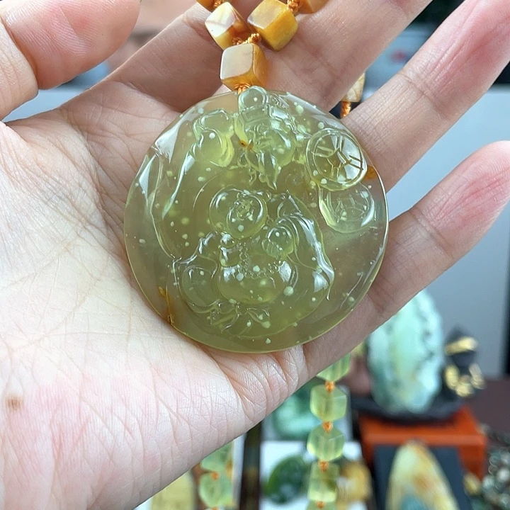 蛇纹石玉未镶嵌颈饰
