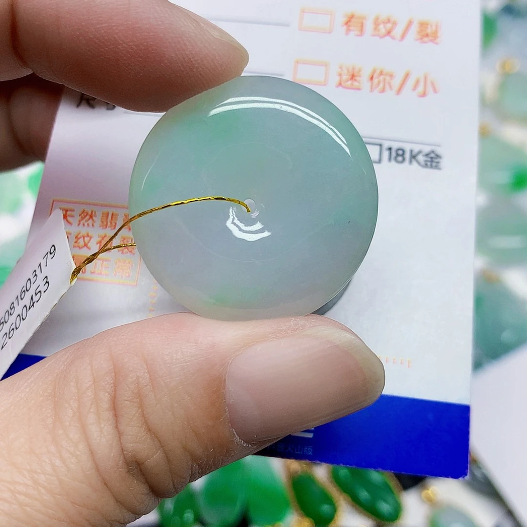 颈饰未镶嵌翡翠平安扣