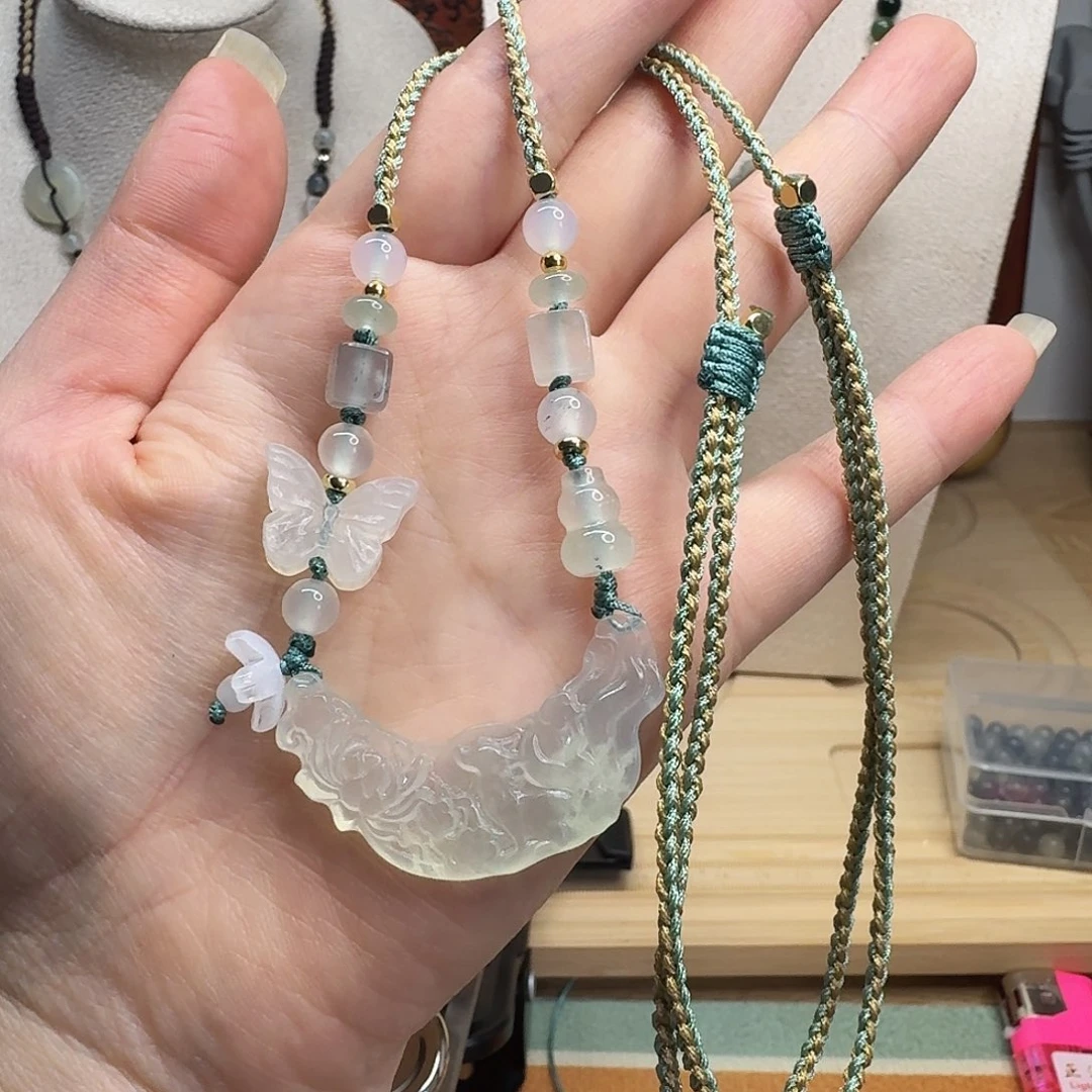 蛇纹石玉合金颈饰玉横