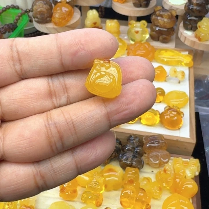 -***坏琥珀未镶嵌颈饰书包