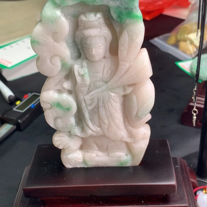 翡翠未镶嵌颈饰用***绕翡翠