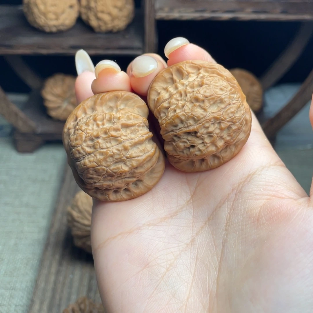 文玩核桃吊坠血麒麟37 全品白茬精配毕业红皮