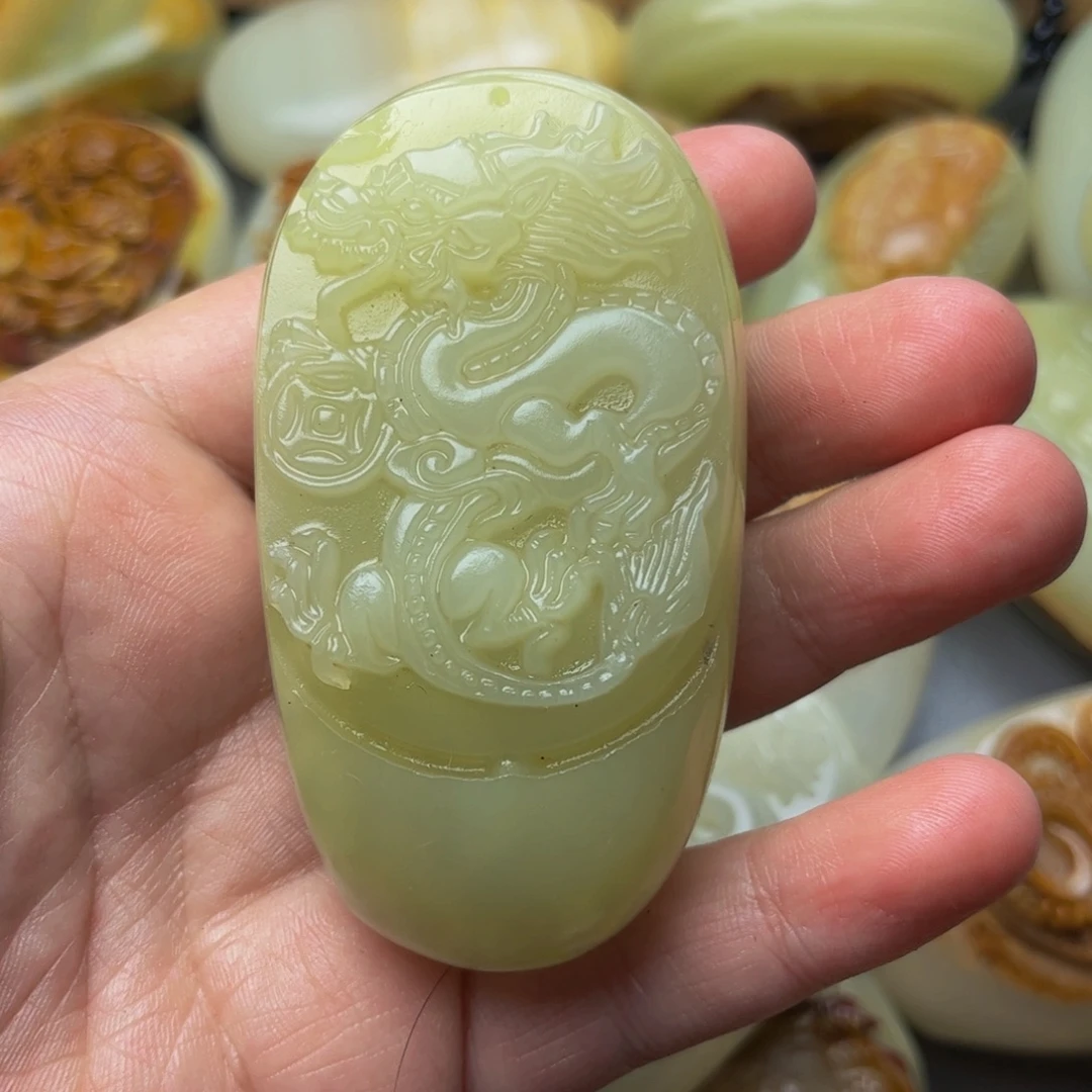 石材方解石手把件龙
