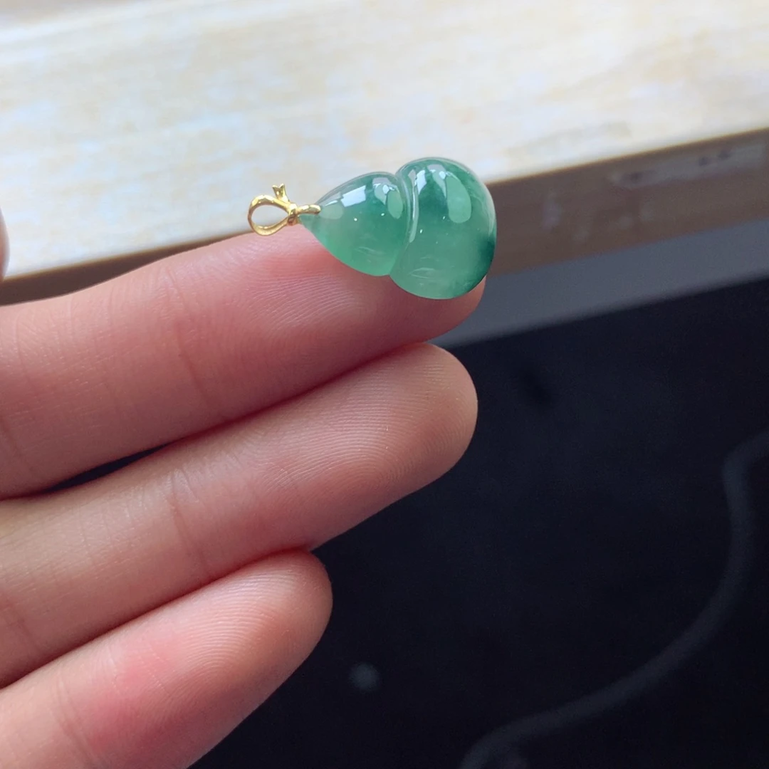 翡翠颈饰18K金镶嵌吊坠