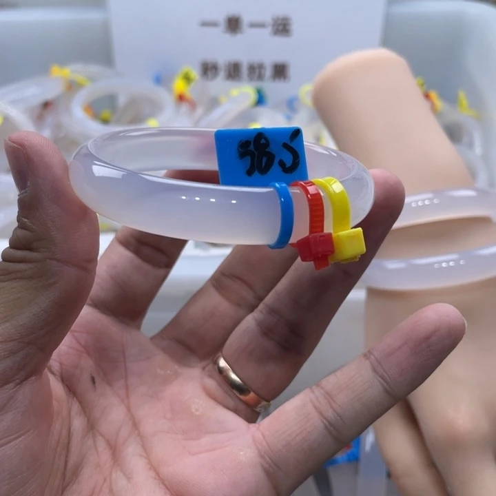****z手镯玛瑙/玉髓未镶嵌