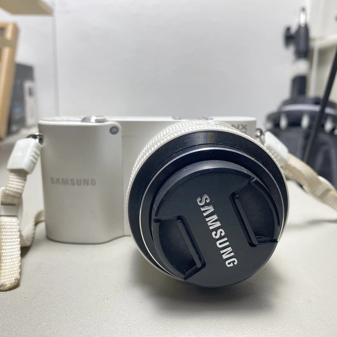 95新 Samsung/三星 三星NX1000微单自备外接闪光灯搭配20-50镜头