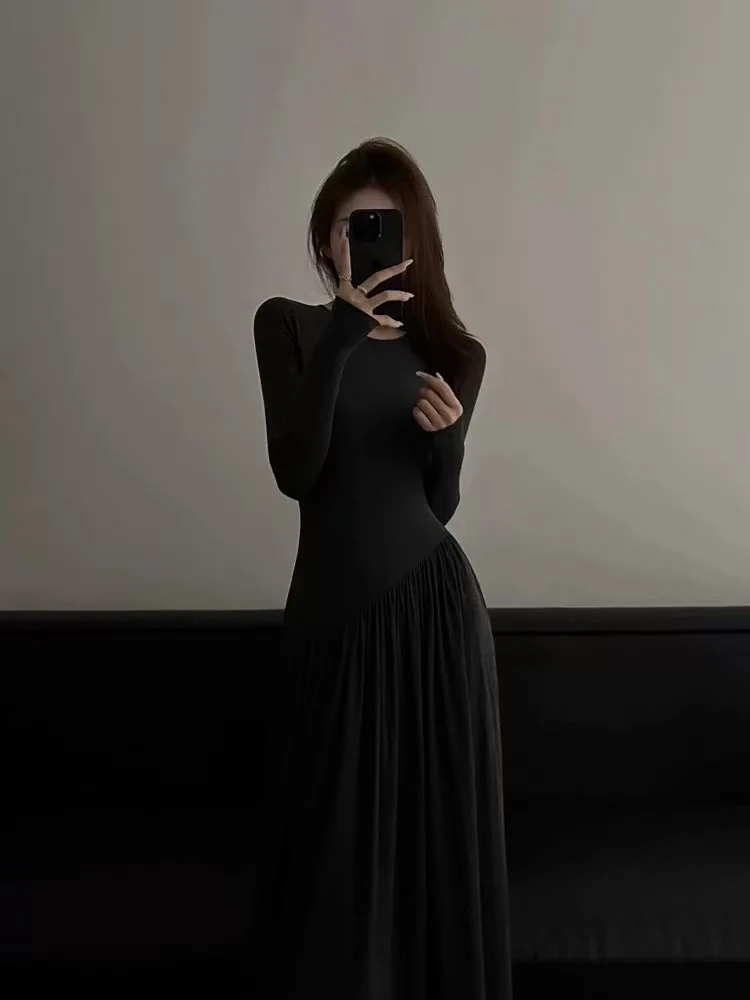 2025年新款法式纯欲修身连衣裙子女收腰气质高级感百褶长裙秋季