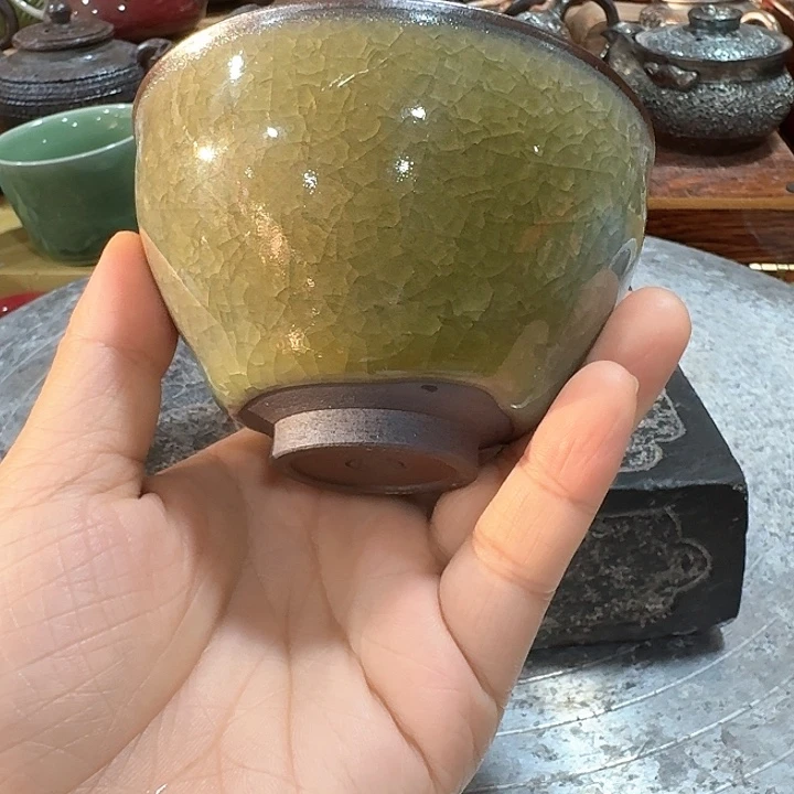 主人杯一个，瓷。。品茗
