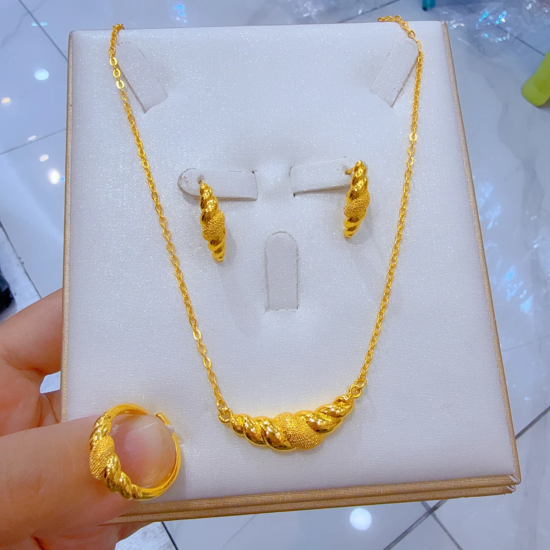 铜合金亚克力项链 新款时尚金子同款三件套首饰气质百搭金色