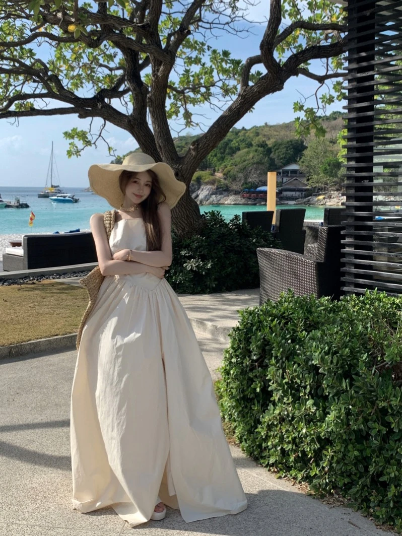 度假性感露背吊带连衣裙女2025春季新款设计感法式小众超仙长裙女