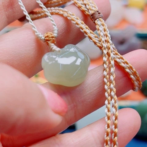 和田玉颈饰未镶嵌