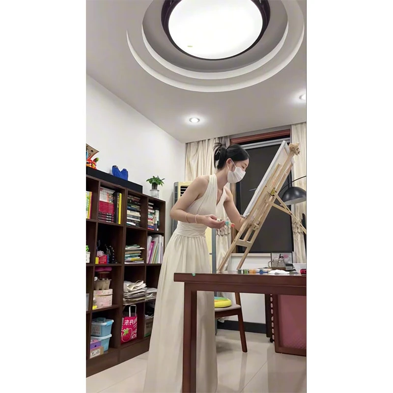 法式气质白色v领挂脖吊带连衣裙子女2025夏季新款度假风掐腰长裙